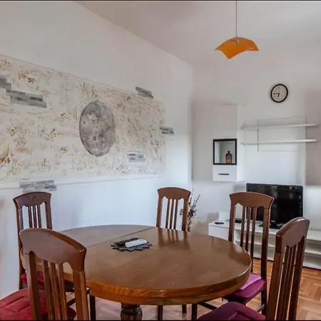 In With Pool Near Sandy *