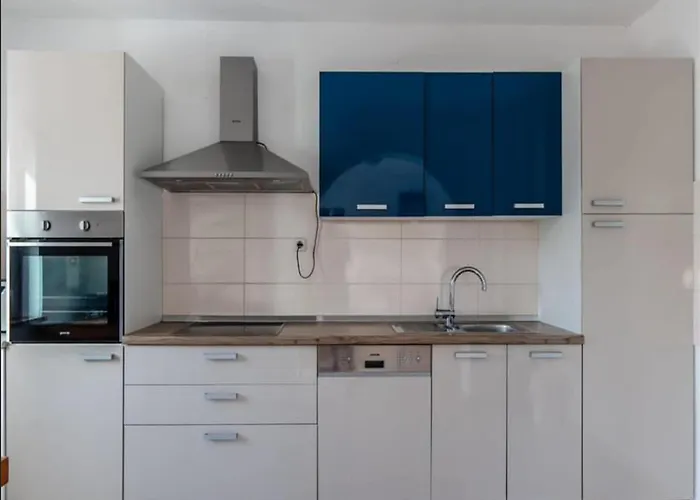 In With Pool Near Sandy Ferienhaus