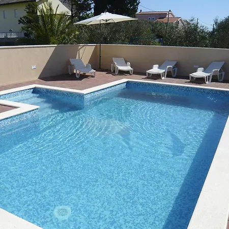 In With Pool Near Sandy بيت للعطل فرسي