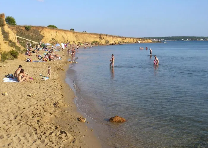 Дом отдыха In With Pool Near Sandy