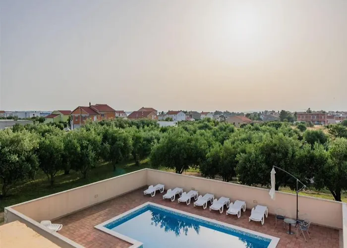 Holiday home In With Pool Near Sandy *