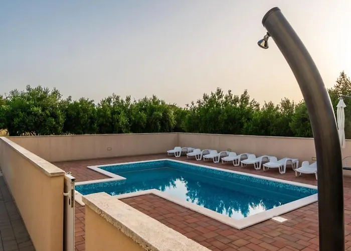 Holiday home In With Pool Near Sandy